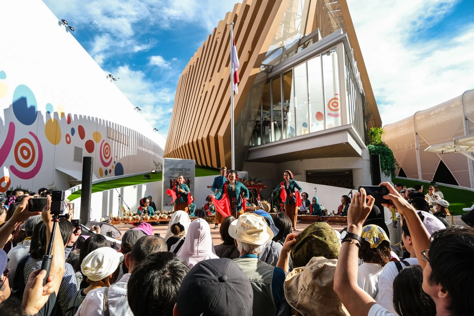 Hadiri Paviliun Indonesia di Osaka World Expo 2025, Menteri Ekraf: Menjadi Etalase Kreativitas dan Budaya Bangsa