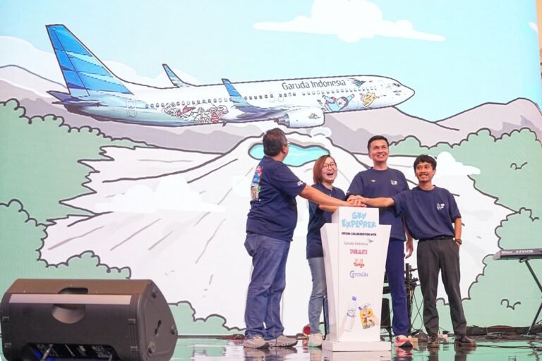 Wamen Ekraf Apresiasi Kolaborasi Crystalin, Tango, Garuda Indonesia dan Tahilalats: Proud To Be Indonesian