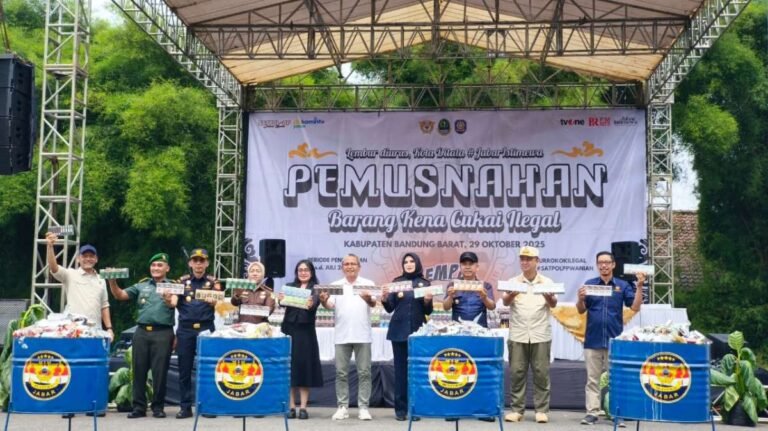 Pemdaprov Jabar Bersama Kanwil Bea Cukai Musnahkan Barang Kena Cukai Ilegal Senilai Rp10 Miliar