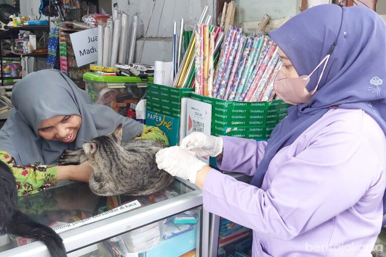 153 HPR di Mampang Prapatan Divaksin Rabies Gratis