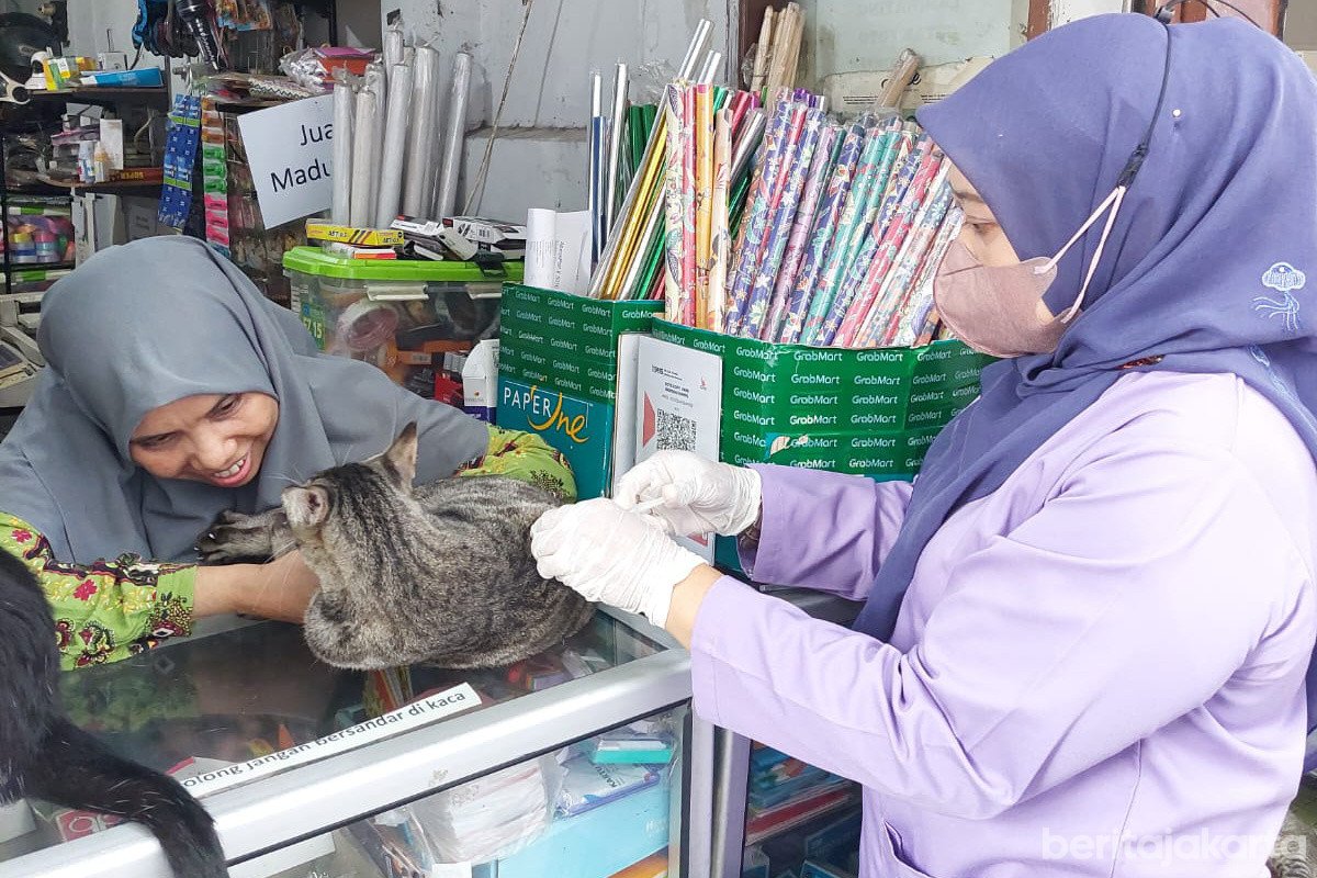 153 HPR di Mampang Prapatan Divaksin Rabies Gratis
