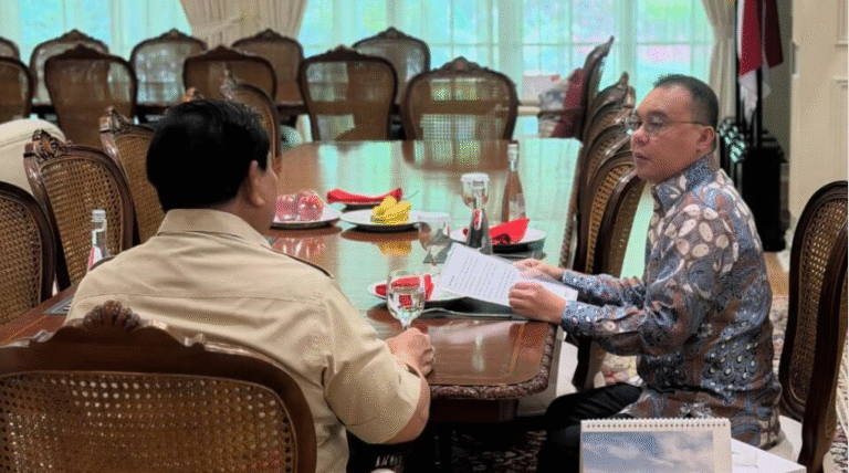 Presiden Prabowo Bahas Situasi Nasional bersama Wakil Ketua DPR Sufmi Dasco di Widya Chandra