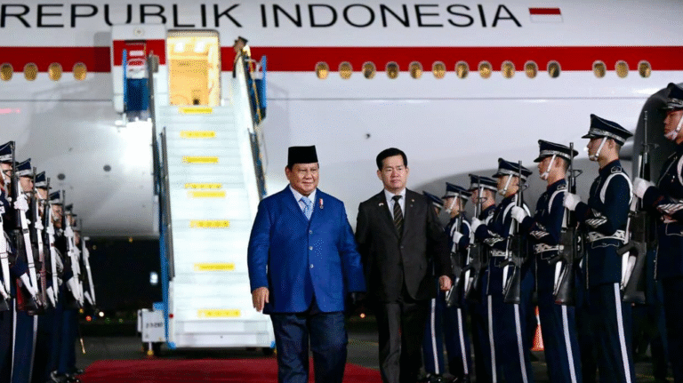 Presiden Prabowo Tiba di Republik Korea untuk Hadiri KTT APEC 2025