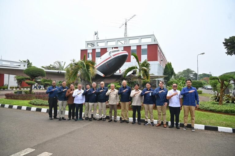 Jelang Nataru, Menhub Dudy Bahas Kebijakan dan Strategi Angkutan Udara Bersama Maskapai
