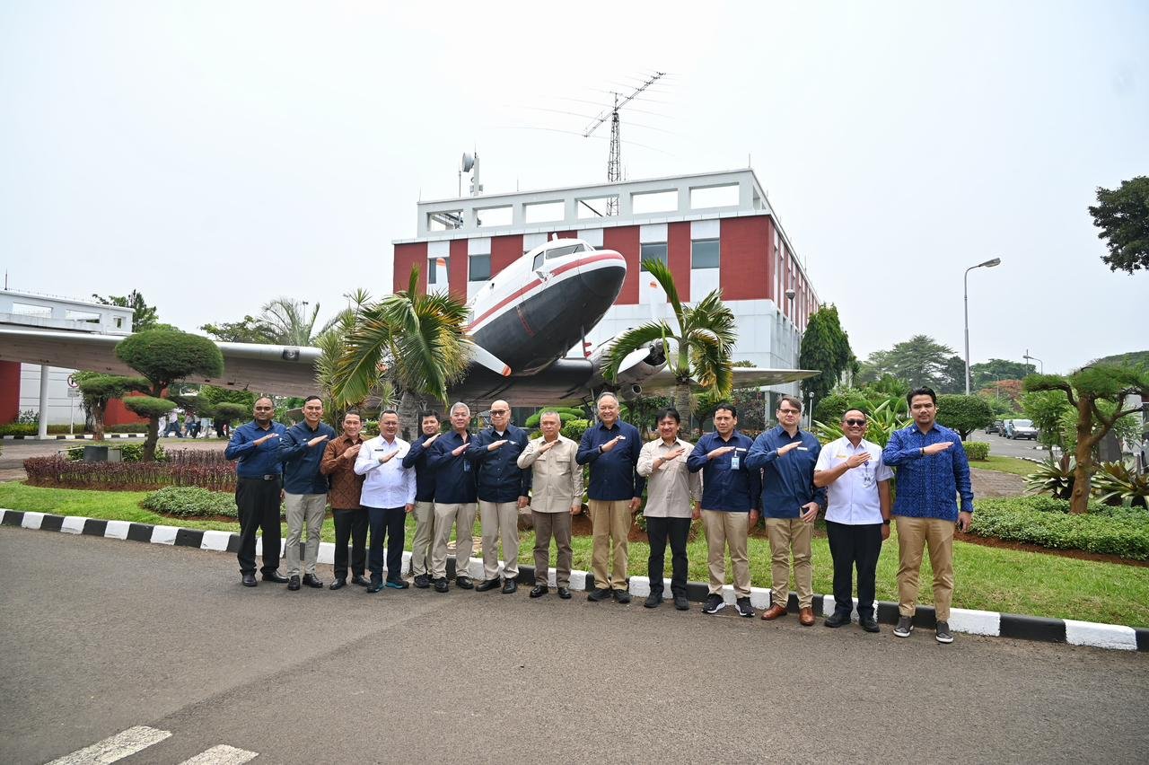Jelang Nataru, Menhub Dudy Bahas Kebijakan dan Strategi Angkutan Udara Bersama Maskapai
