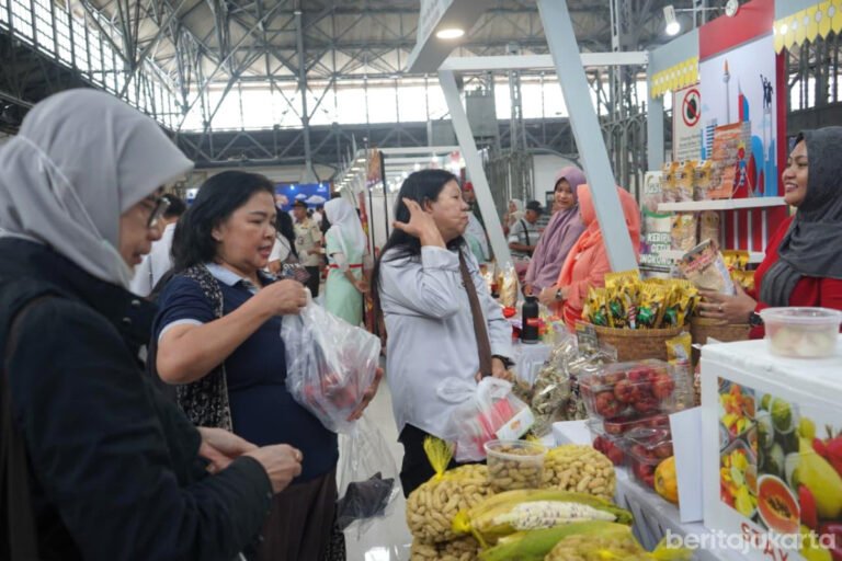 Yuk Belanja Produk UMKM di Bazar Heritage Stasiun Tanjung Priok