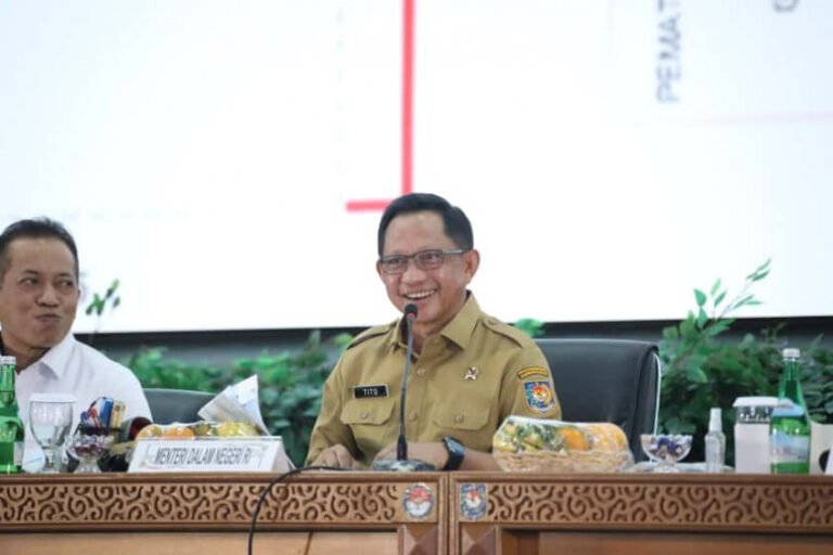 Wujudkan Ekonomi Kerakyatan, Mendagri Pacu Pemda Dukung Program Kopdeskel Merah Putih