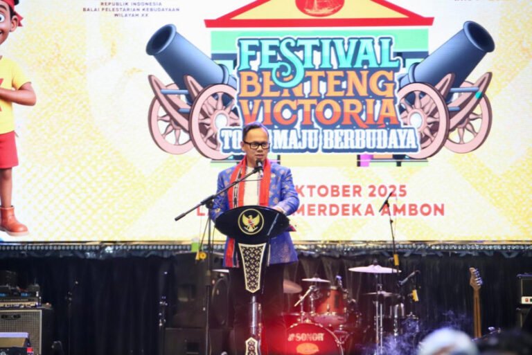 Wamendagri Bima Arya Buka Festival Benteng Victoria Tahun 2025 di Kota Ambon