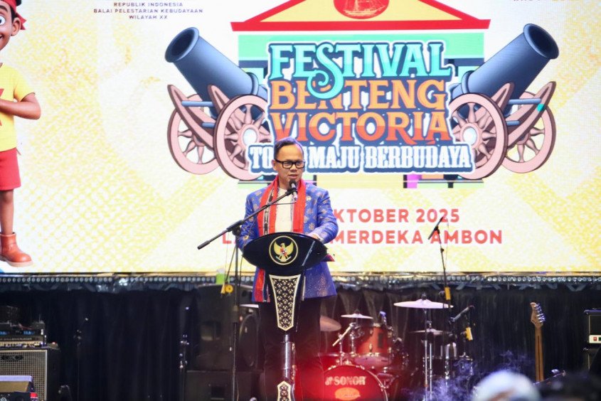 Wamendagri Bima Arya Buka Festival Benteng Victoria Tahun 2025 di Kota Ambon
