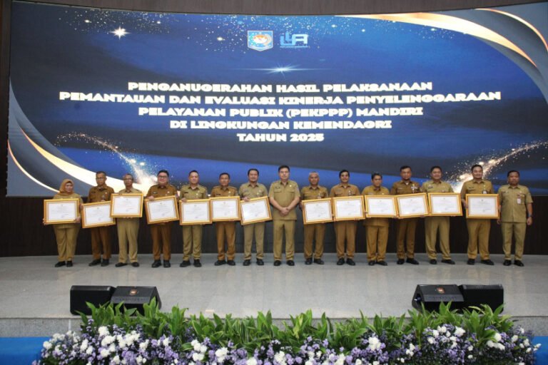 Tingkatkan Pelayanan Publik, Kemendagri Gelar Penganugerahan PEKPPP Mandiri Tahun 2025