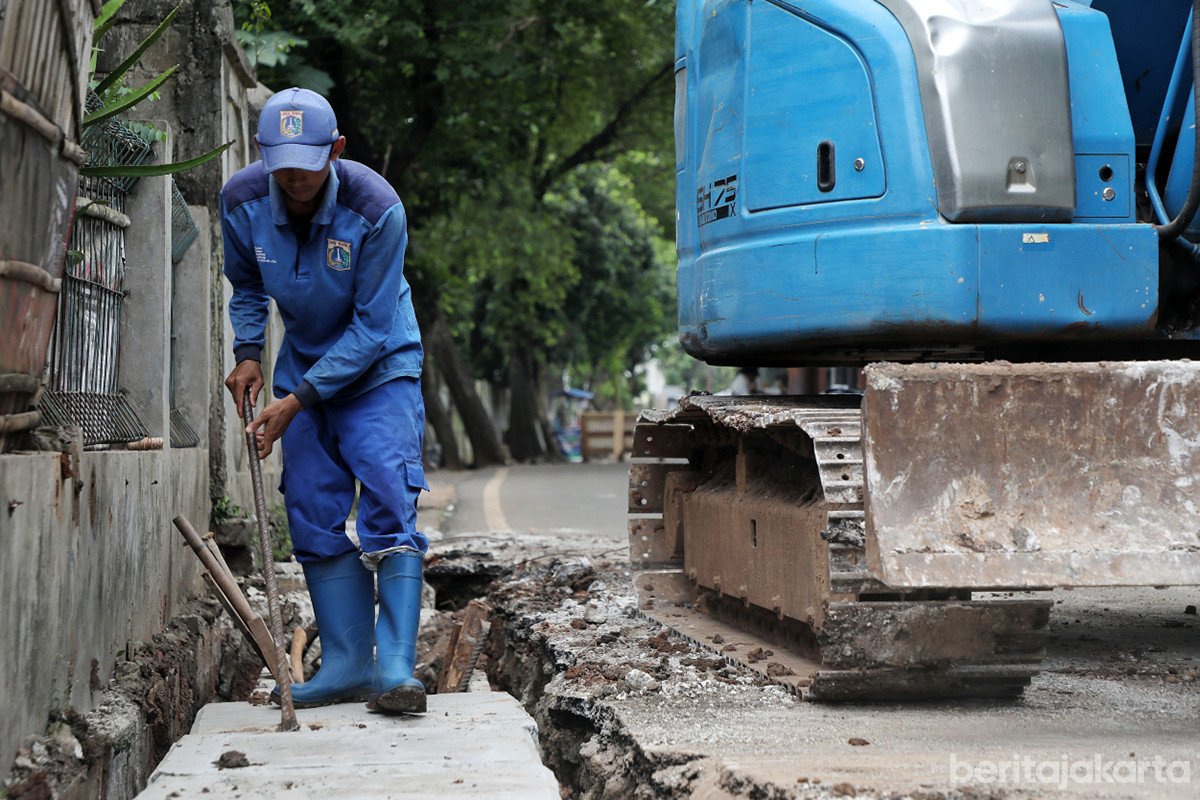 Revitalisasi Saluran di Jalan Batas II Capai 70 Persen