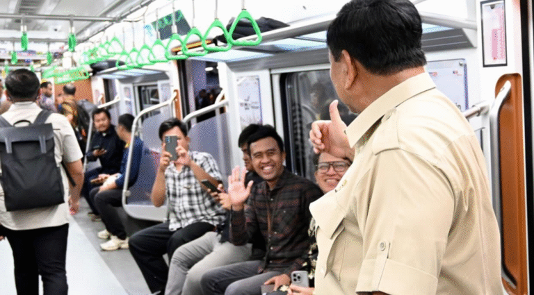 Cerita Penumpang Bertemu Presiden Prabowo di KRL: Alhamdulillah, Sekarang Nyaman Sekali