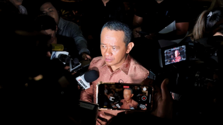 Percepat Transisi Energi Bersih, Presiden Prabowo Panggil Menteri ESDM Bahas Implementasi PLTS Satu Desa Satu Megawat