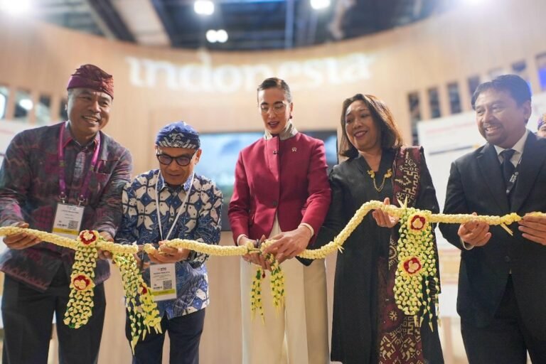 Menteri Pariwisata Kampanyekan Go Beyond Ordinary di WTM London 2025