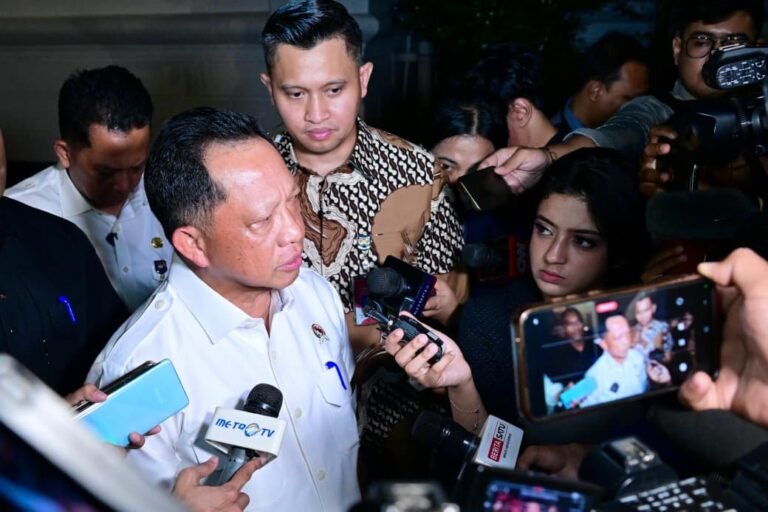 Presiden Prabowo Terima Laporan Mendagri, Tekankan Pengendalian Inflasi dan Akselerasi Pertumbuhan Ekonomi Daerah