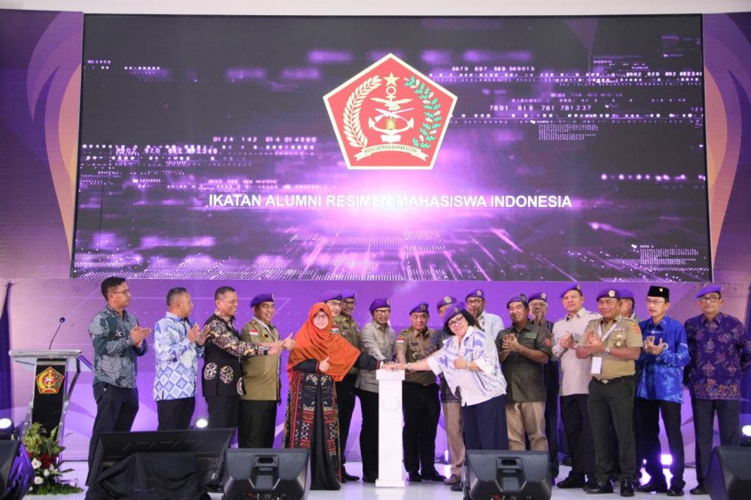 Presiden Prabowo Panggil Sejumlah Menteri, Bahas Penertiban Kawasan Hutan dan Pertambangan Ilegal https://mediahaloindonesia.id/presiden-prabowo-panggil-sejumlah-menteri-bahas-penertiban-kawasan-hutan-dan-pertambangan-ilegal/