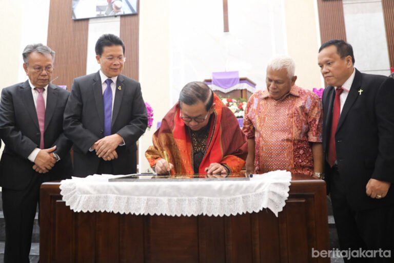 Resmikan Gereja HKBP Pondok Kelapa, Pram: Simbol Kerukunan Umat Beragama