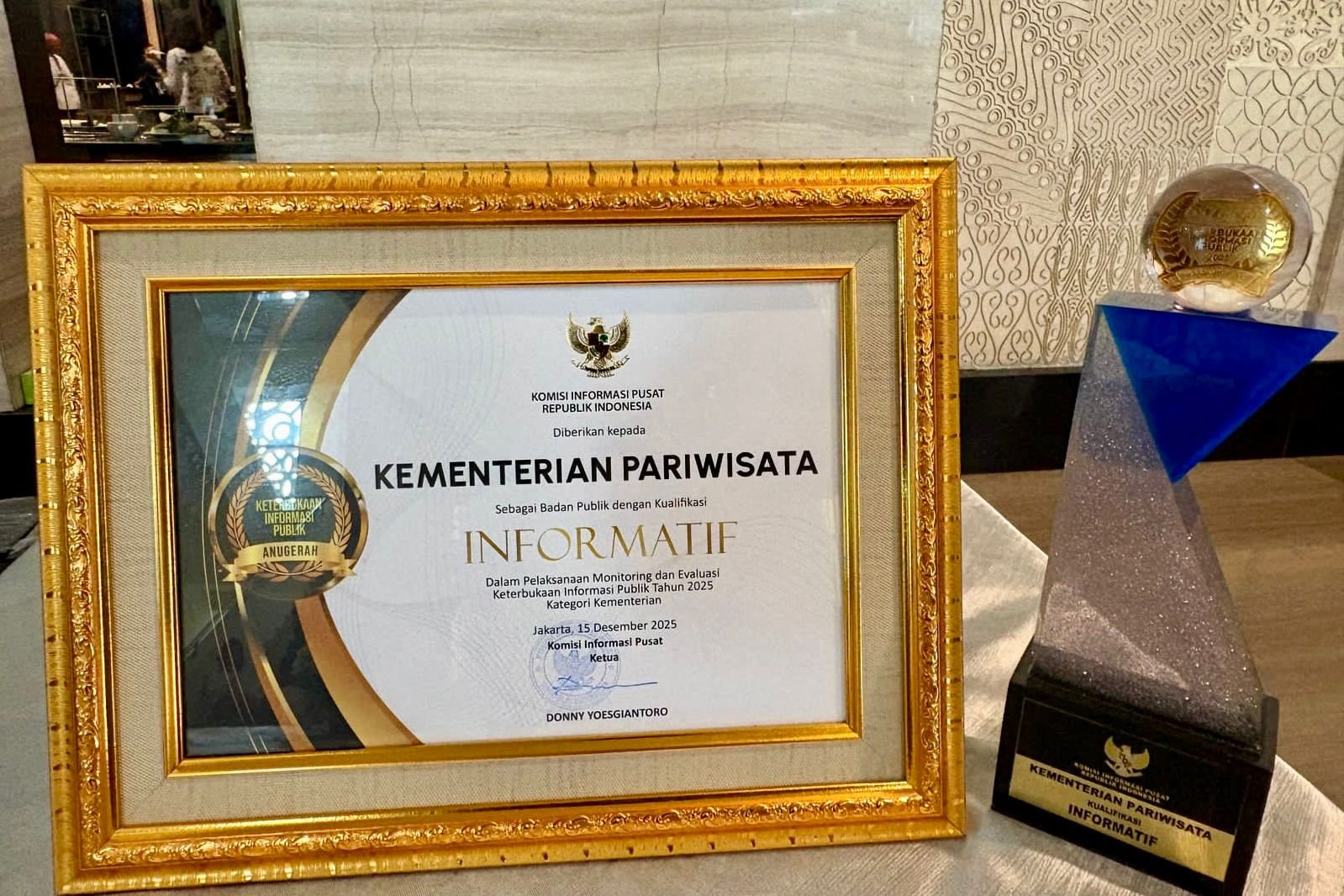 Kemenpar Raih Predikat “Badan Publik Informatif” pada Anugerah KIP 2025