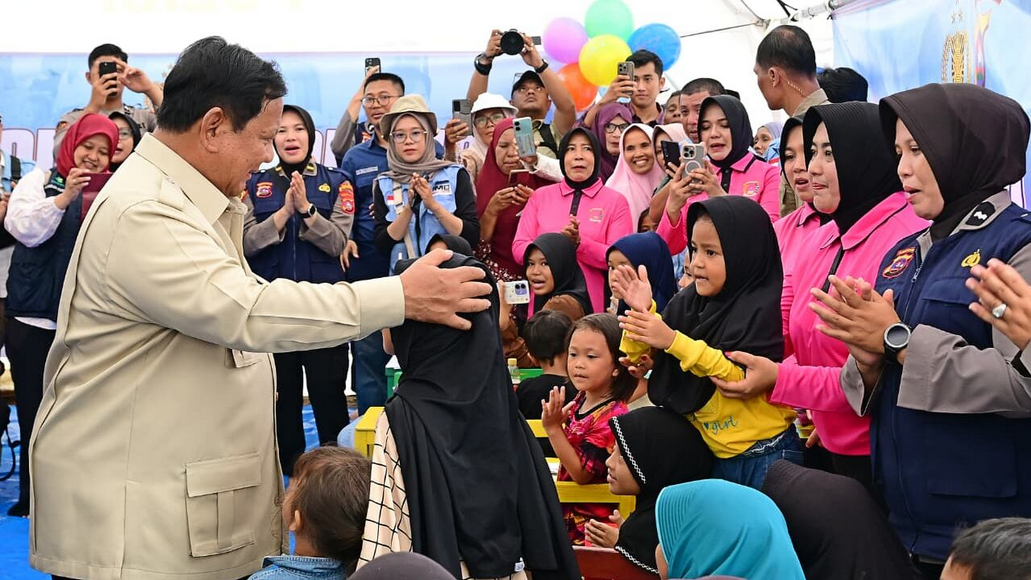 Presiden Prabowo Tinjau Kondisi Pengungsi dan Pembangunan Huntara di Agam