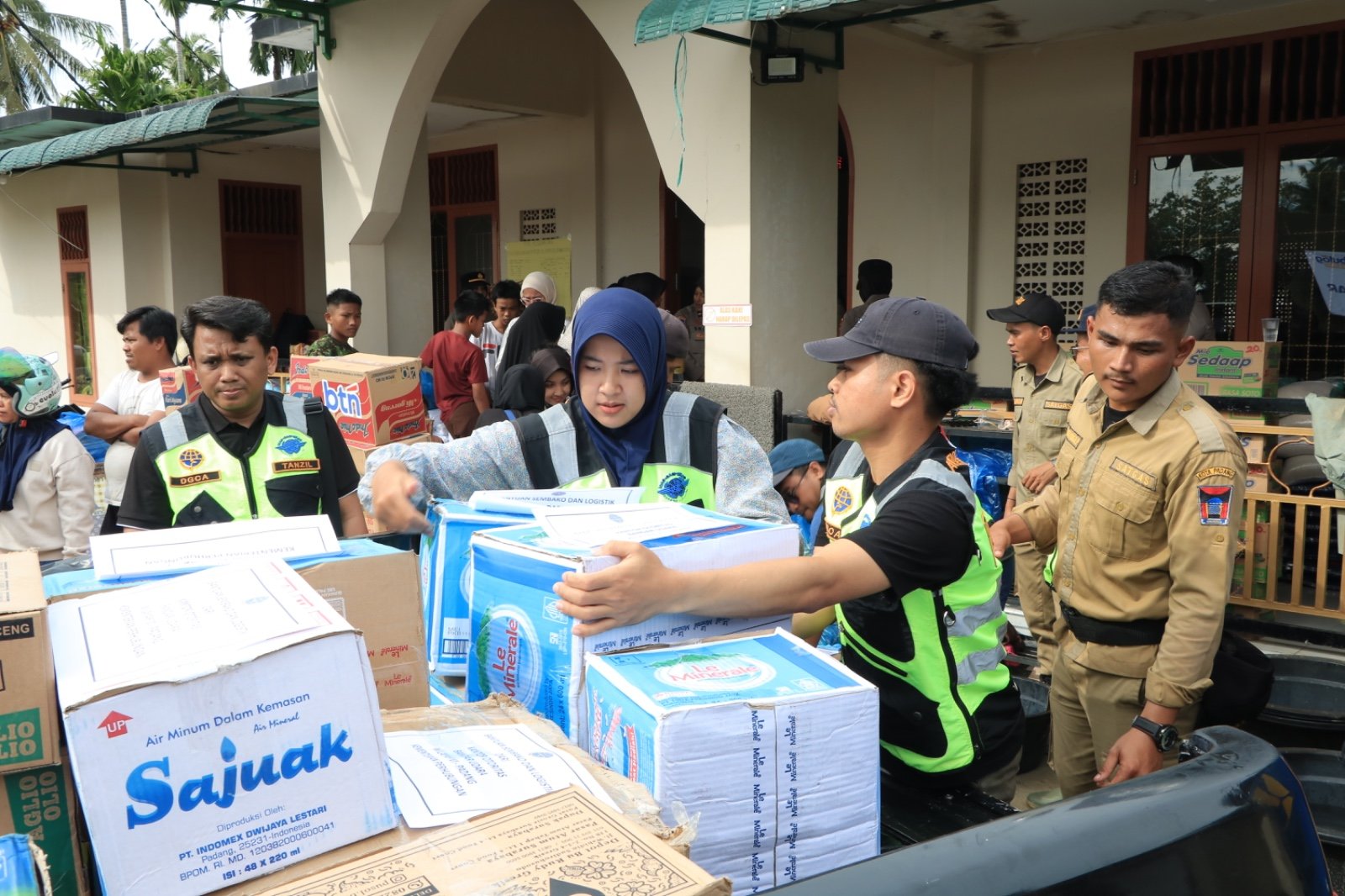 KEMENHUB SALURKAN BANTUAN KEMANUSIAAN PADA KORBAN BANJIR BANDANG DAN TANAH LONGSOR DI SUMATERA