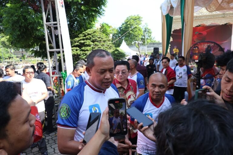 Sebelum Bertolak Ke Sumatra, Wali Kota Tri Pimpin Rapat Kesiapsiagaan Cuaca Ekstrem di Kota Bekasi