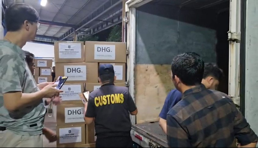 Kemendagri Monitor Pengiriman Bantuan 101.000 Lembar Pakaian Untuk Korban Bencana di Aceh