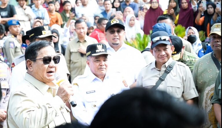 Mendagri Tito Dampingi Presiden Tinjau Sejumlah Titik Wilayah Terdampak Bencana di Sumbar