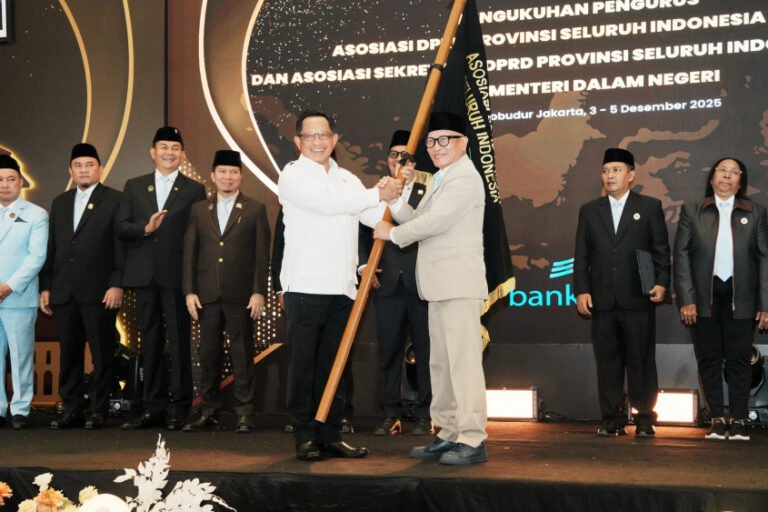 Mendagri Tito Kukuhkan Pengurus ADPSI dan ASDEPSI Periode 2025–2030
