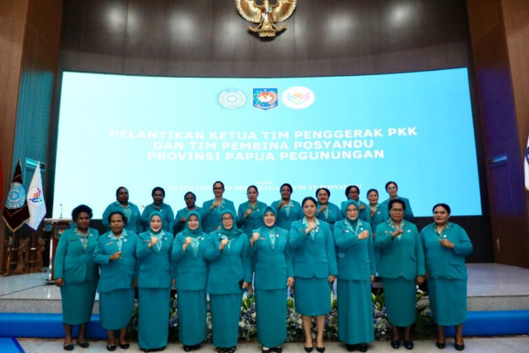Tri Tito Lantik Anggieta Bestari Tabo sebagai Ketua TP PKK dan Tim Pembina Posyandu Papua Pegunungan