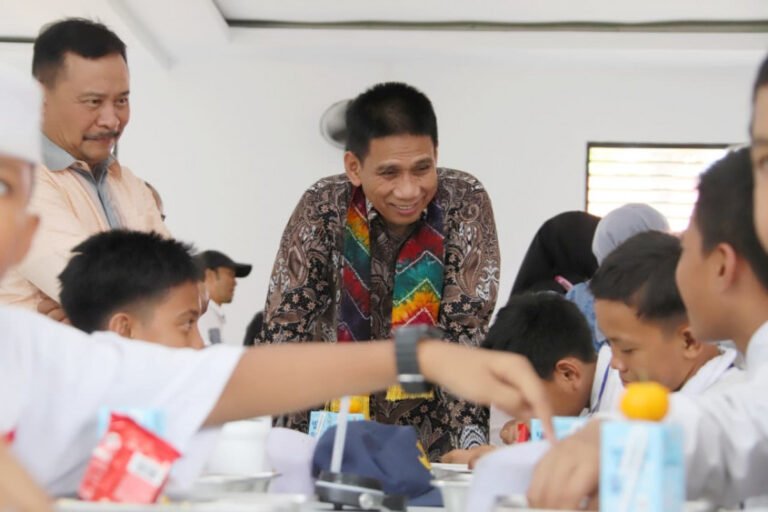 Kunjungi Sekolah Rakyat, Wamendagri Wiyagus Apresiasi Pendidikan Karakter