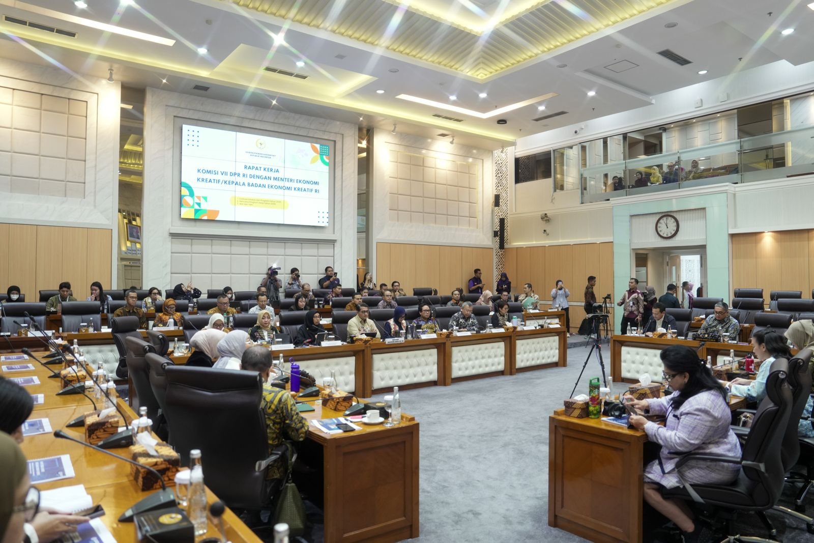 Raker dengan Komisi VII DPR RI, Kementerian Ekraf Paparkan Program Kerja 2026