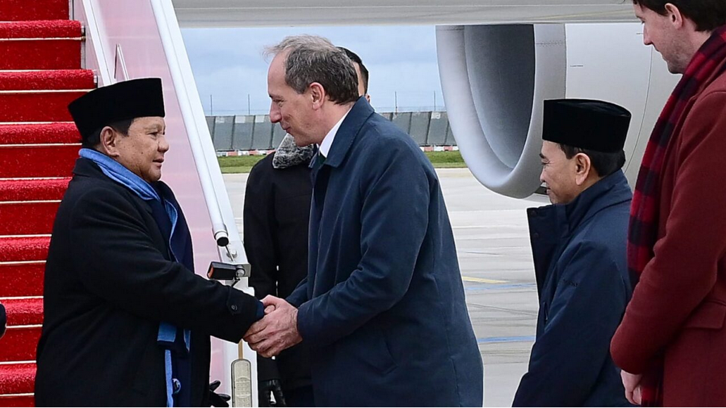 Tiba di Paris, Presiden Prabowo Dijadwalkan Bertemu Presiden Macron di Istana Élysée
