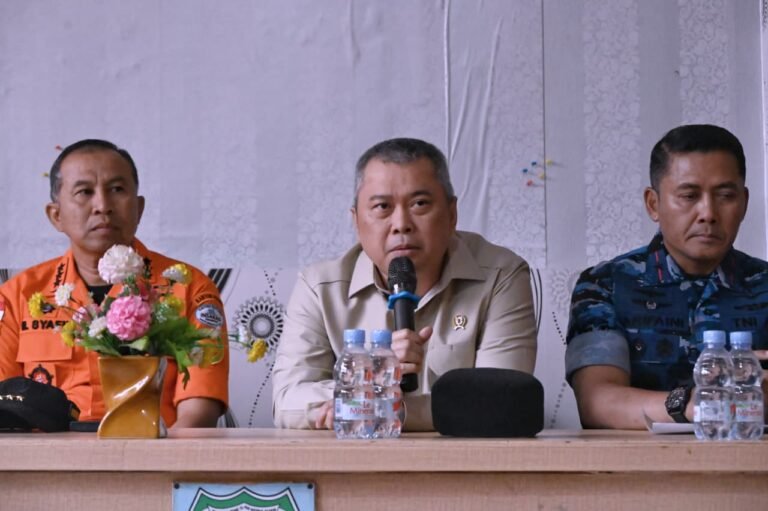 Tinjau Langsung Proses Pencarian dan Evakuasi Pesawat ATR 42-500, Menhub Dudy Apresiasi Kerja Tim SAR