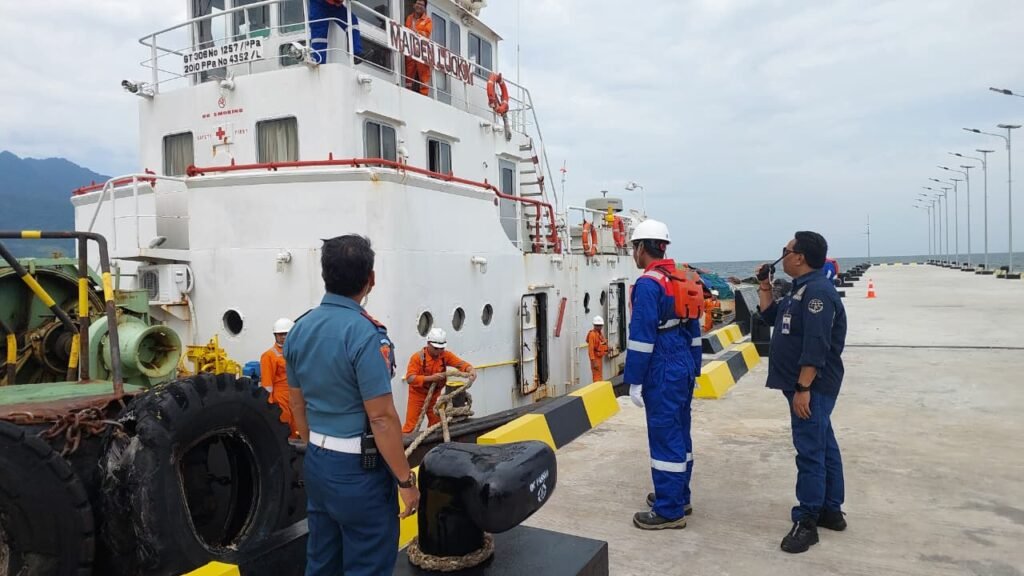 Uji Sandar Kapal di Pelabuhan Panarukan Sukses, Kemenhub Pastikan Kesiapan Operasional dan Keselamatan Pelayaran