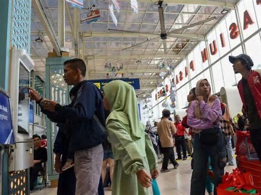 JALUR KA DI PEKALONGAN TERENDAM BANJIR, DJKA SIAGAKAN KA PENOLONG