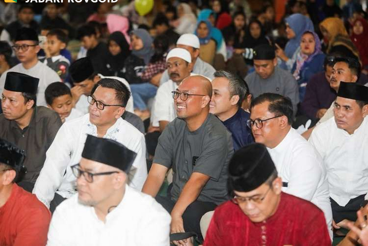 Safari Ramadan, Wali Kota Bandung Beri 50 Santunan Yatim