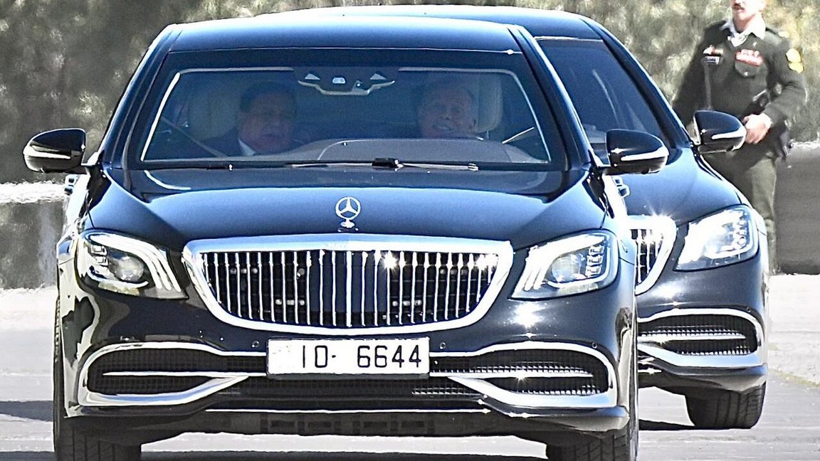 Dari Istana Basman ke Bandara Marka: Persahabatan Dua Pemimpin dalam Satu Mobil