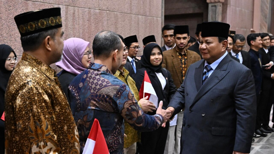 Kehangatan di Bulan Ramadan, Diaspora Indonesia Sambut Kedatangan Presiden Prabowo di Abu Dhabi