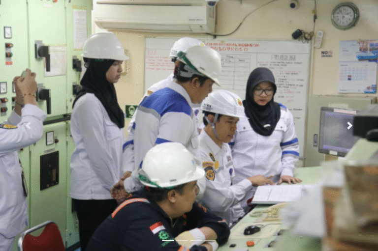 Ditjen Hubla Periksa Kelaiklautan Kapal Penumpang di Makassar, Pastikan Angkutan Laut Lebaran Aman dan Selamat