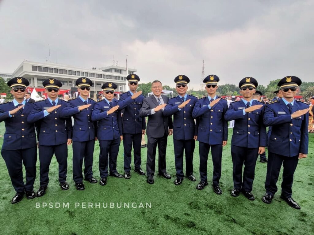SEMBILAN PENERBANG LULUSAN PPI CURUG DILANTIK MENJADI PERWIRA REMAJA TNI