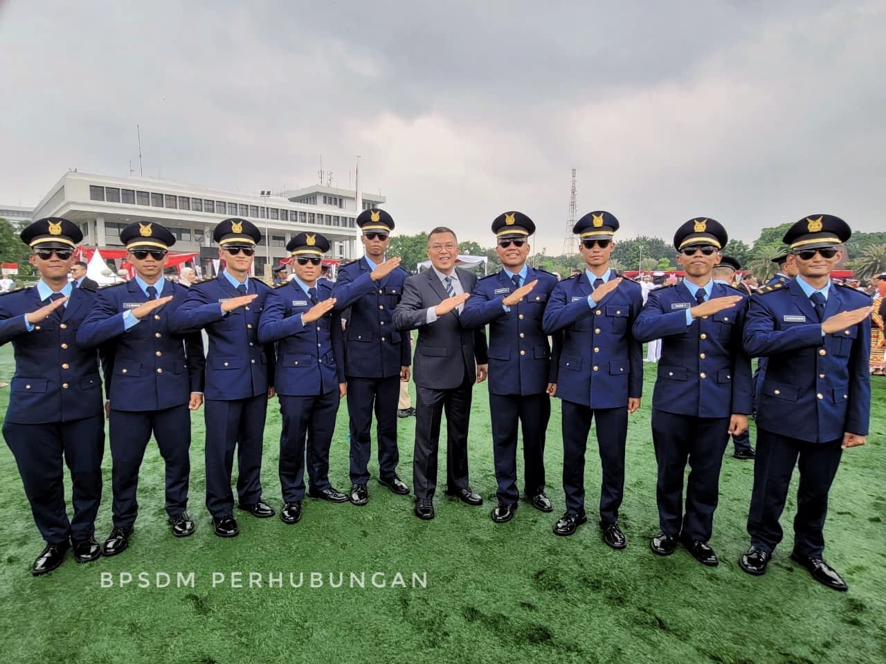 SEMBILAN PENERBANG LULUSAN PPI CURUG DILANTIK MENJADI PERWIRA REMAJA TNI