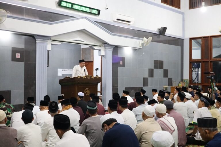 Tarawih Keliling Perdana Ramadan 1447 H, Wali Kota Bekasi Hadiri Tarling di Masjid Al Muhajirin Kota Baru