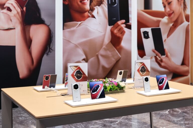 HUAWEI Mate X7 Resmi Hadir di Indonesia, Tonggak Baru Inovasi Smartphone Foldable yang Padukan Desain Ultra Tipis, Durabilitas Terdepan, dan Kamera Unggulan