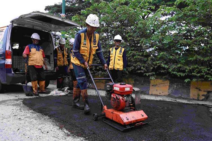 Pemkab Bekasi Percepat Perbaikan Jalan Demi Kelancaran Mudik Lebaran