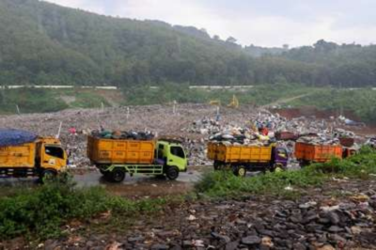 Pengiriman ke TPA Sarimukti Kembali Dibuka, DLH Kerahkan 1.025 Personel Tangani Sampah di 71 Titik