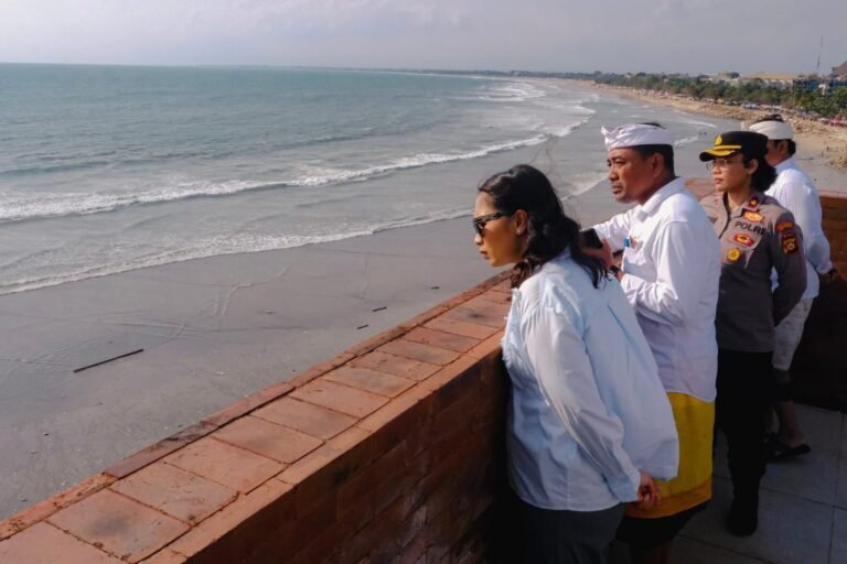 Wamenpar Tinjau Kesiapan Sejumlah Destinasi di Bali Jelang Libur Lebaran