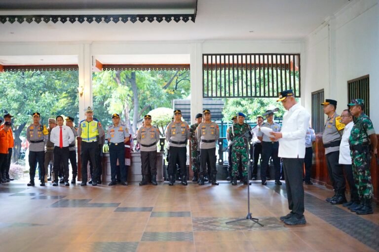 Wali Kota Bekasi Pimpin Apel Gabungan Tiga Pilar, Sampaikan Amanat Kapolri Jelang Pengamanan Arus Mudik