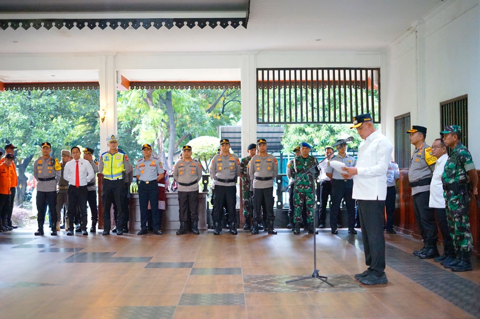Wali Kota Bekasi Pimpin Apel Gabungan Tiga Pilar, Sampaikan Amanat Kapolri Jelang Pengamanan Arus Mudik
