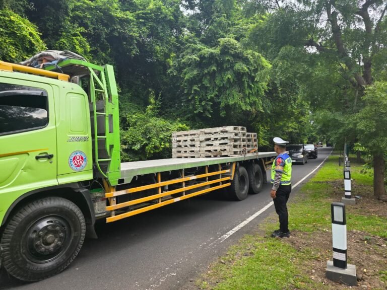 Menhub Prihatin Atas Ketidakpatuhan Pengusaha Logistik terhadap Pembatasan Operasional Truk Mudik Lebaran