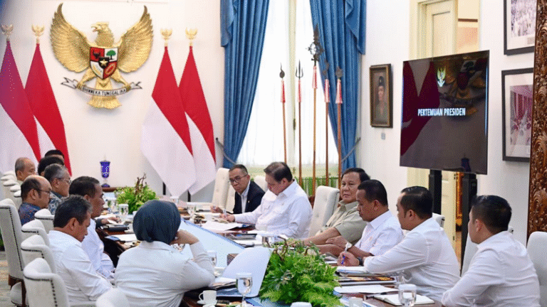 Pimpin Rapat Terbatas, Presiden Prabowo Instruksikan Percepatan Pembangunan Kampung Nelayan Merah Putih